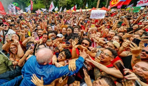 Lula diz que povo organizou atos e reúne apoiadores na Paulista antes do 2º turno