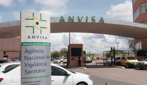 Anvisa proíbe venda e uso de produtos de limpeza de duas marcas; veja quais são