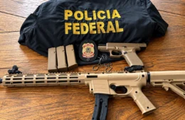PF deflagra operação contra grupo suspeito de vender fuzis e lavar mais de R$ 100 milhões no Rio