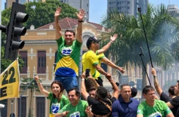Flávio Bolsonaro critica Lula em ato em BH e pede fim da corrupção: ‘Chega de ladroagem’