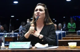 Kátia Abreu critica “paulistas sem voto” e pede “menos Janja e mais Alckmin” em reunião do PT