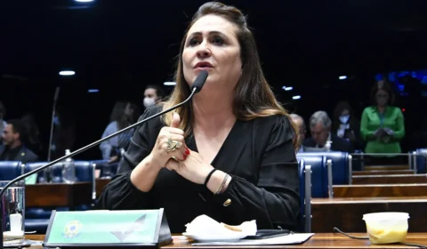 Kátia Abreu critica “paulistas sem voto” e pede “menos Janja e mais Alckmin” em reunião do PT