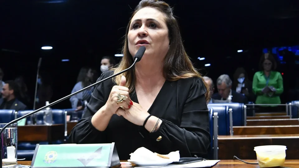 Kátia Abreu critica “paulistas sem voto” e pede “menos Janja e mais Alckmin” em reunião do PT