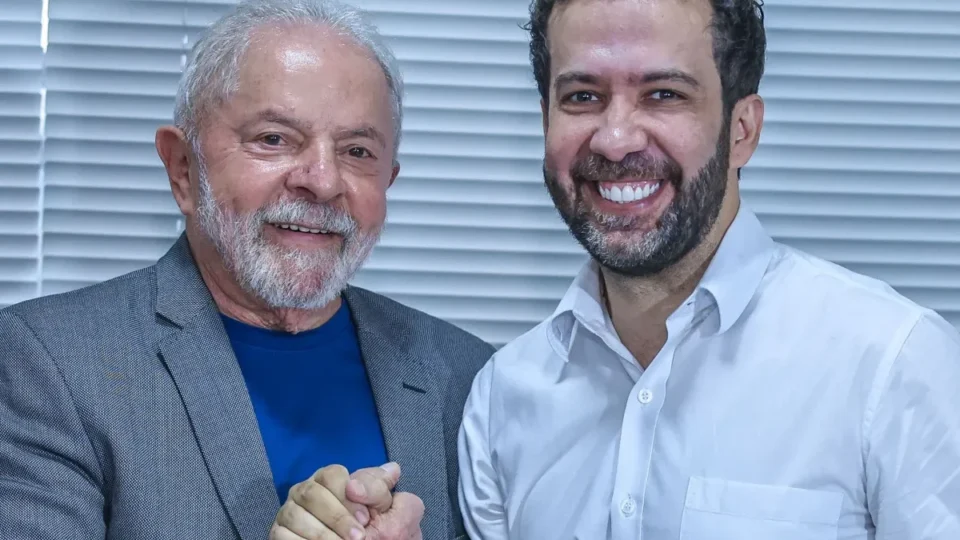 VÍDEO: Lula quer usar celular de Janja para participar de canal de Janones