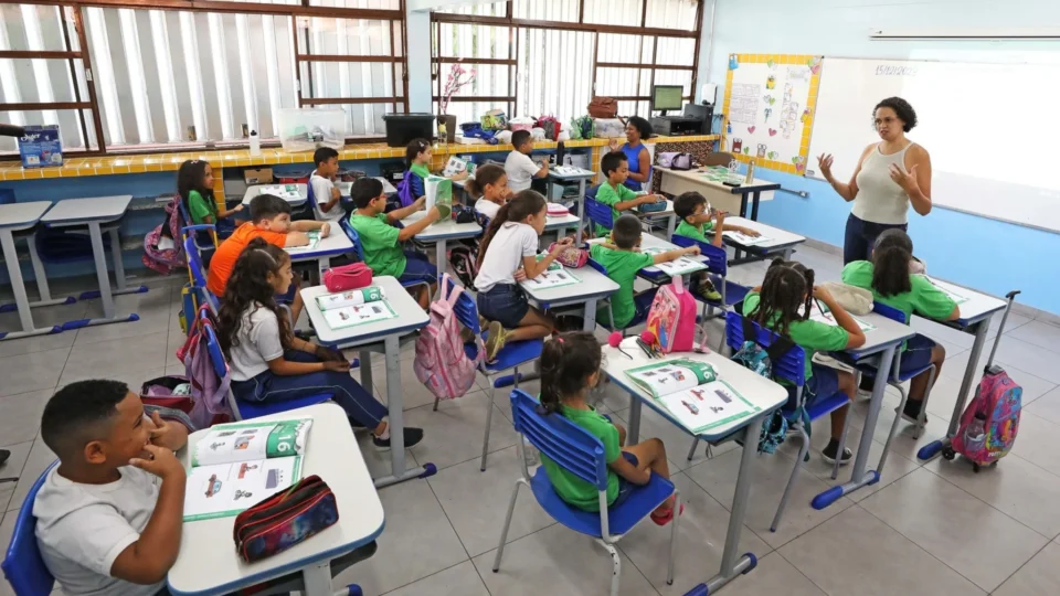Cadastro escolar 2027 começa em Minas Gerais; veja prazos e como garantir a matrícula