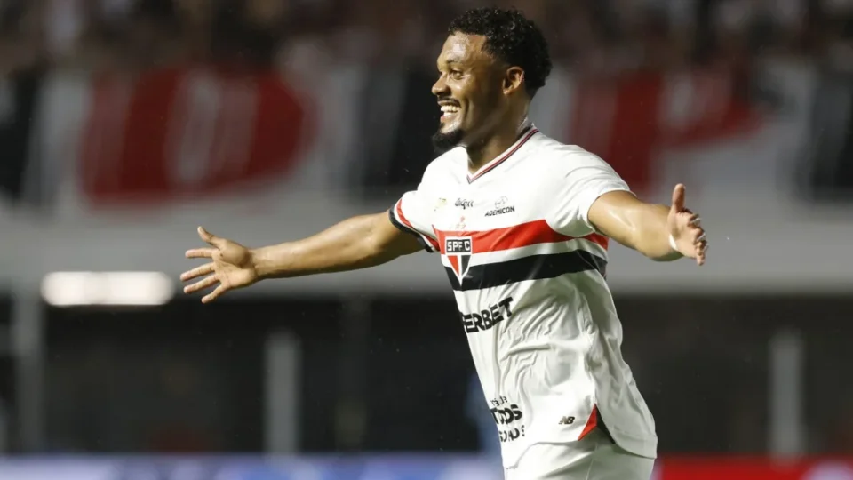 São Paulo x Vitória e Vasco x Remo movimentam o Brasileirão neste sábado; veja horários