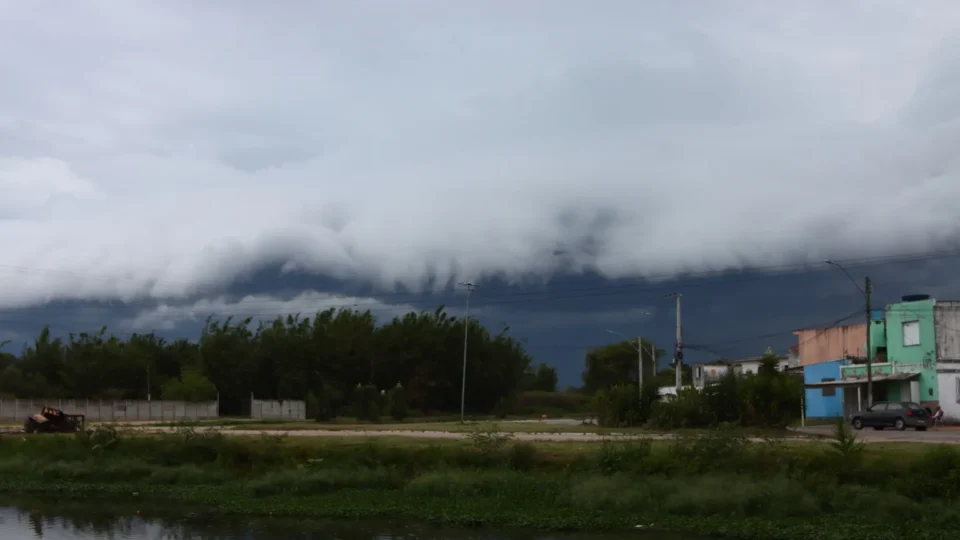 Defesa Civil alerta para temporais com granizo e ventos acima de 80 km/h no RS