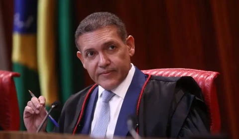 A pedido de Flávio, Nunes Marques proíbe distribuição de jornal sindical sobre Petrobras