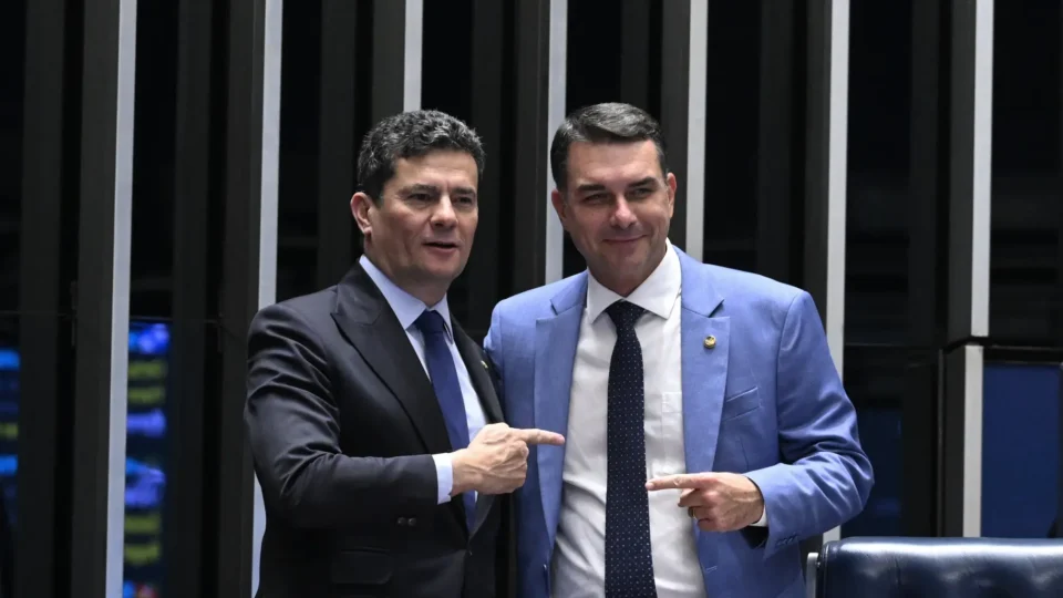 Moro elogia Flávio após debate com Lula e o chama de “próximo presidente”