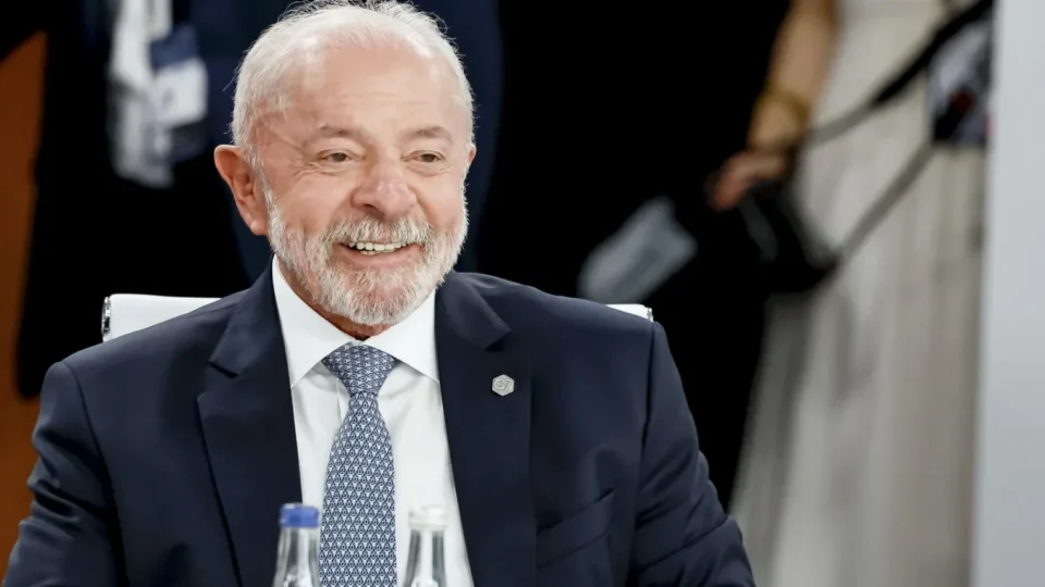 Lula assina parecer que garante afastamento remunerado a mulheres vítimas de violência