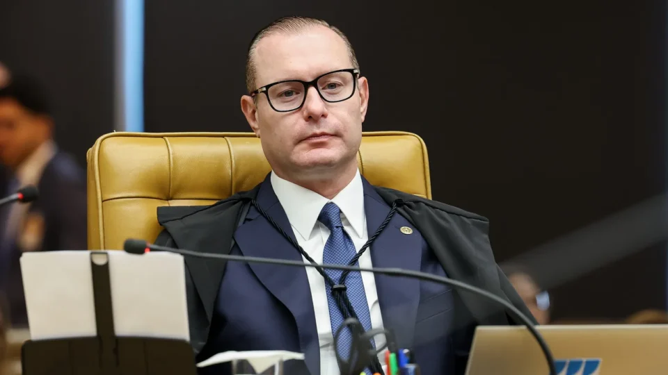 Quem é o presidente do TSE e por que reconduziu Zanin hoje