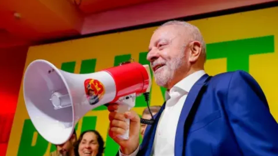 Em busca de votos, Lula defende PEC da segurança e endurece discurso: “Para o bandido, prisão”