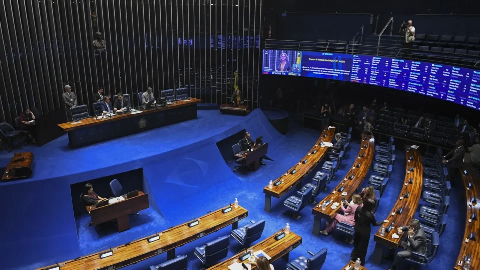Senado vota PEC do fim da escala 6×1 em 1º turno