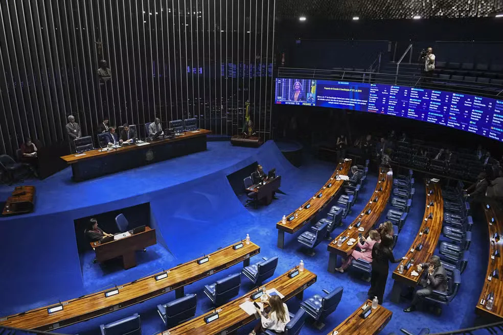 Plenário do Senado Federal discute a PEC do fim da escala 6x1