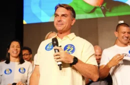 Flávio Bolsonaro chama Juliette de ‘mentirosa” e cobra apoio de artistas