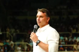 O que fez Flávio Bolsonaro aceitar a ir no debate da Band?
