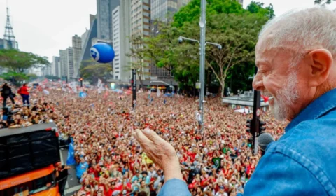 Lula anuncia Pé-de-Meia Universitário com bolsa de R$ 700