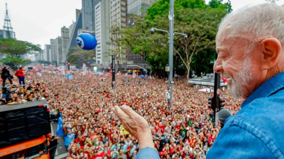 Lula anuncia Pé-de-Meia Universitário com bolsa de R$ 700