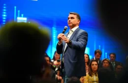 Moraes autoriza Bolsonaro a fazer festa de aniversário da filha em casa