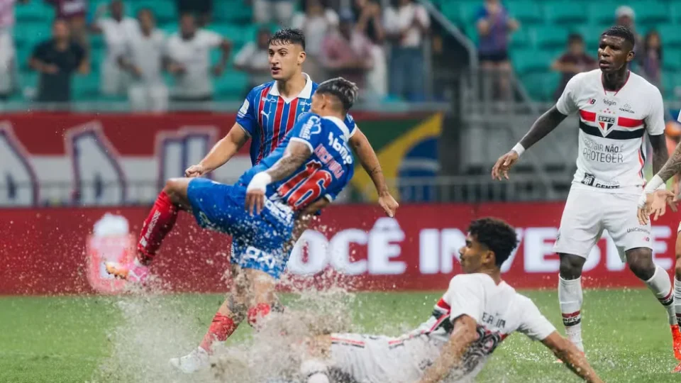São Paulo sofre três gols pelo alto, e Dorival vê pior marca defensiva desde volta