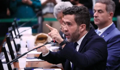 André Janones é reeleito deputado federal por MG, mas perde 160 mil votos em relação a 2022