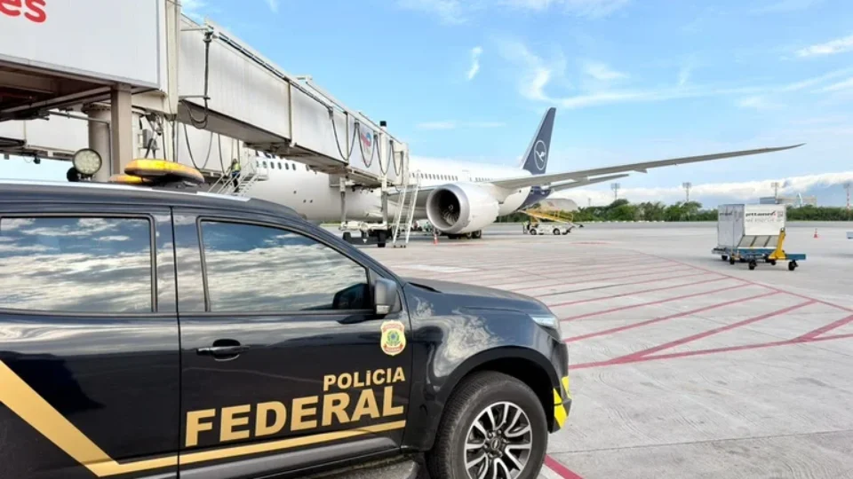 Brasileiro procurado por homicídio é extraditado de Portugal após oito anos foragido