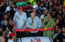 Lula pede voto de eleitores com mais de 70 anos durante ato em Belo Horizonte