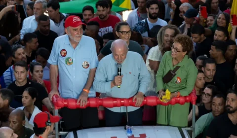 Lula pede voto de eleitores com mais de 70 anos durante ato em Belo Horizonte