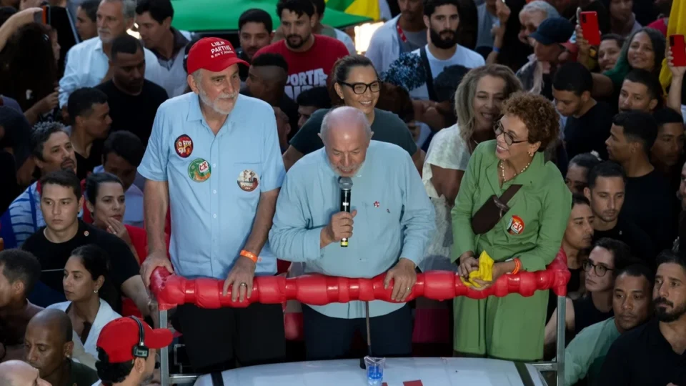 Lula pede voto de eleitores com mais de 70 anos durante ato em Belo Horizonte
