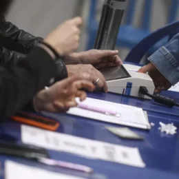 Eleitor sem biometria poderá votar no segundo turno; veja o que é necessário