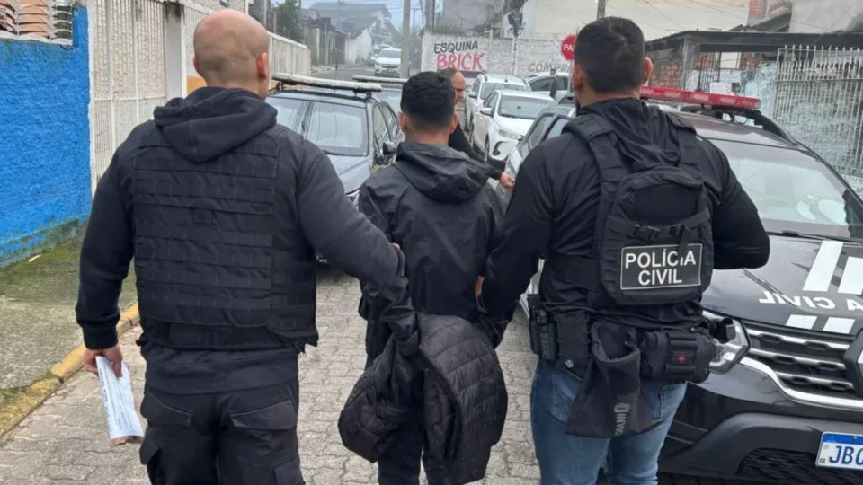 Polícia prende seis suspeitos de ameaçar matar jovem para extorquir dinheiro em Porto Alegre