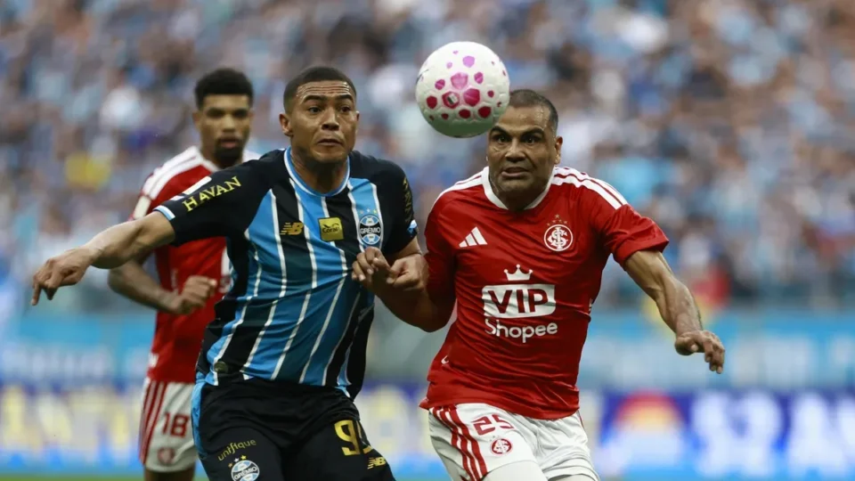 Grêmio empata com Inter no GreNal 455 e segue pressionado