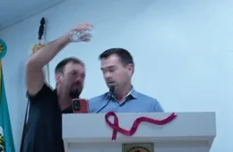 Socos e até água na cara: entenda confusão entre vereadores em sessão no RS