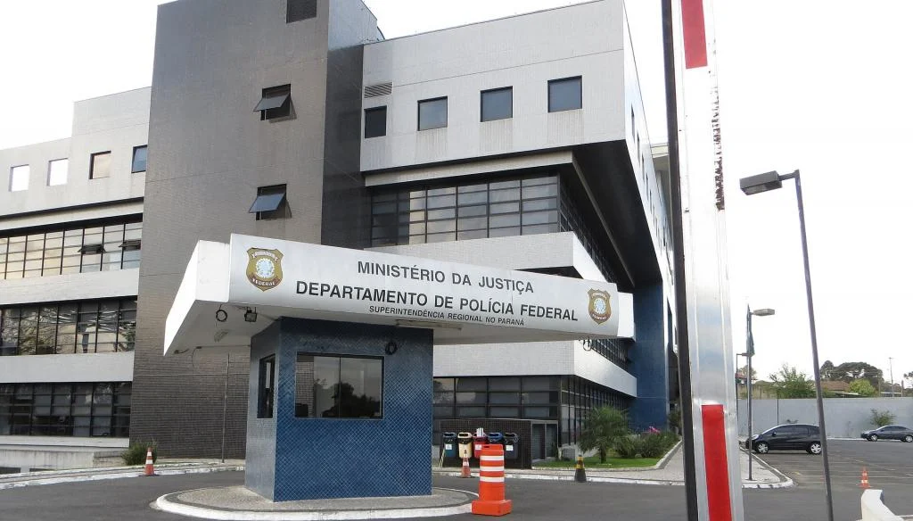 Homem é detido por filmar o próprio voto para “impressionar amigos”