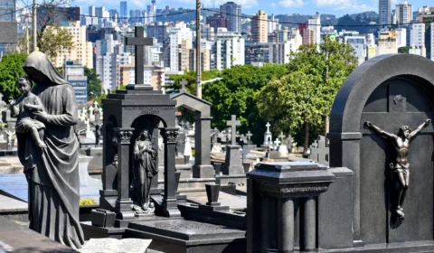 Cemitério mais antigo de BH terá passeio gratuito entre túmulos e obras de arte; veja como participar