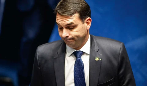 Flávio topa abrir sigilo bancário e telefônico, mas cobra de Lula dados de Marcola