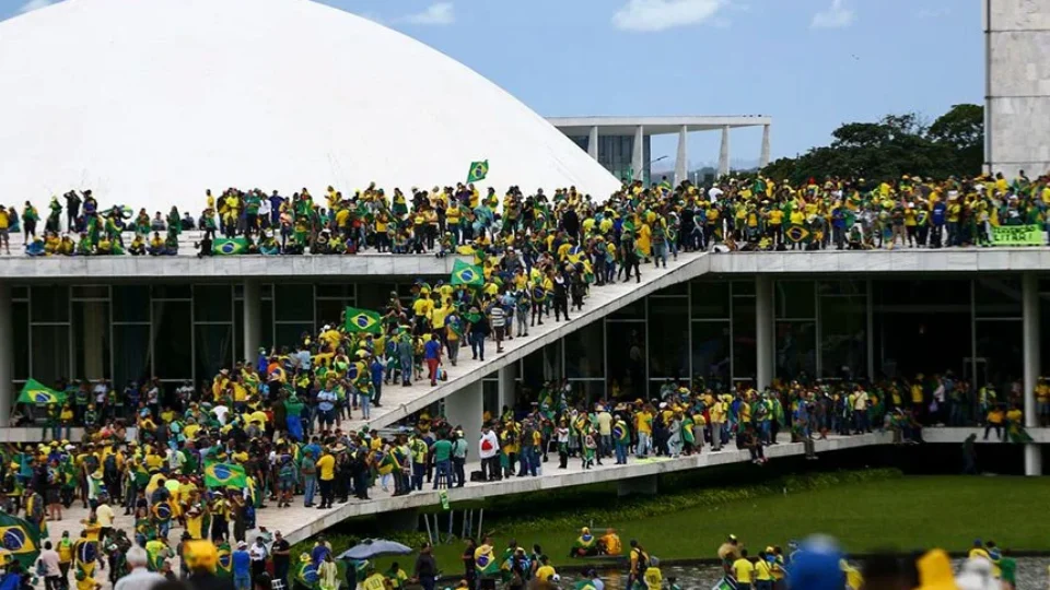 Nenhum dos 10 candidatos ligados a processos do 8 de Janeiro consegue se eleger