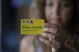 Bolsa Família: veja o que Lula e Flávio Bolsonaro prometem para o benefício