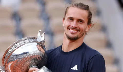 Zverev reclama de punição por demora no saque e perde semifinal em Xangai após polêmica