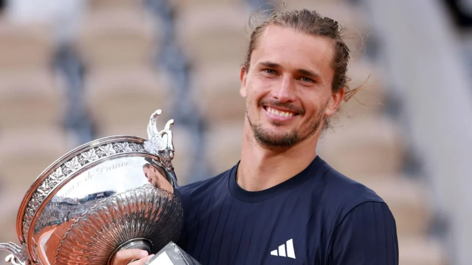 Zverev reclama de punição por demora no saque e perde semifinal em Xangai após polêmica