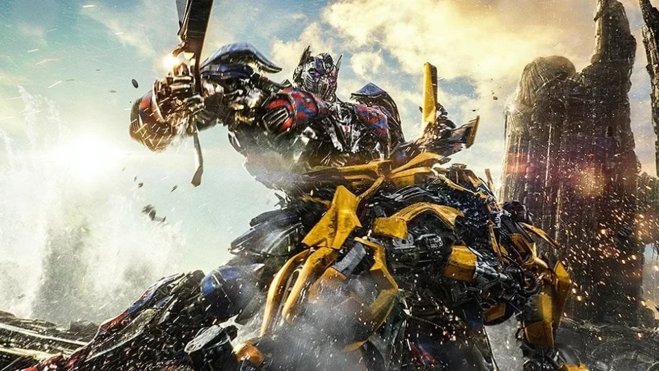 Steven Spielberg assume comando de Transformers e Michael Bay negocia retorno