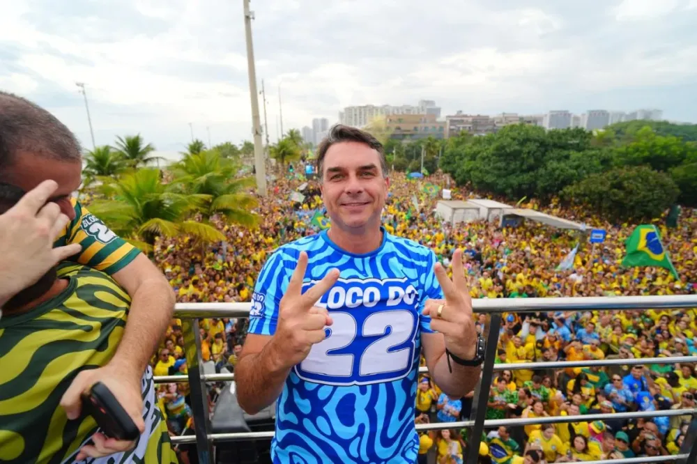 As atividades dos dois candidatos ocorrem no último dia de campanha de rua antes do segundo turno.