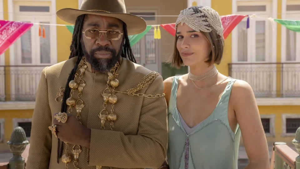 Rodrigo Simas ajuda Alika a fugir de Jendal em “A Nobreza do Amor” e fala sobre relação com Agatha Moreira