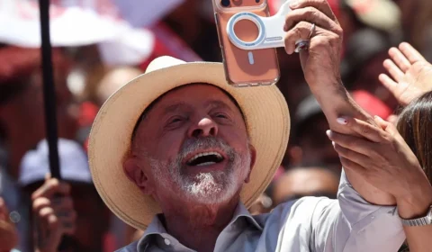 TSE dá 48 horas para Meta explicar restrições a publicações da campanha de Lula