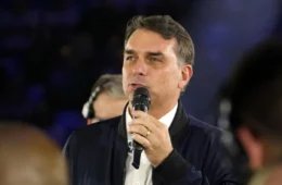 Flávio critica fim da escala 6×1 e diz ter proposta ‘infinitamente melhor’