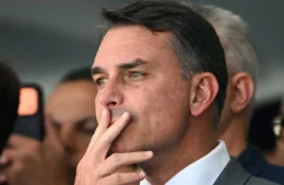 Quem é Flávio Bolsonaro, candidato do PL à Presidência nas Eleições 2026