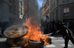 Protestos estudantis se espalham pela França e afetam até 1.800 escolas