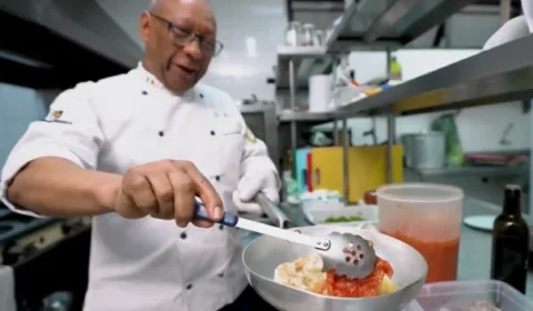 Mineiro que chegou a SP sem dinheiro hoje fatura R$ 600 mil por mês com restaurante italiano