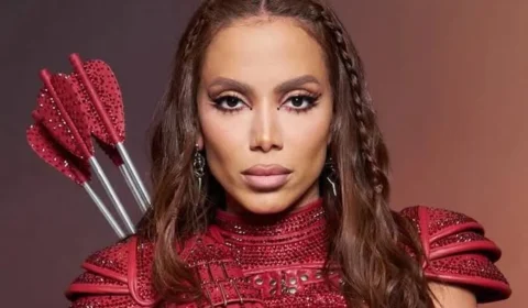 Anitta debocha de Flávio Bolsonaro após carta sobre eleições de 2026