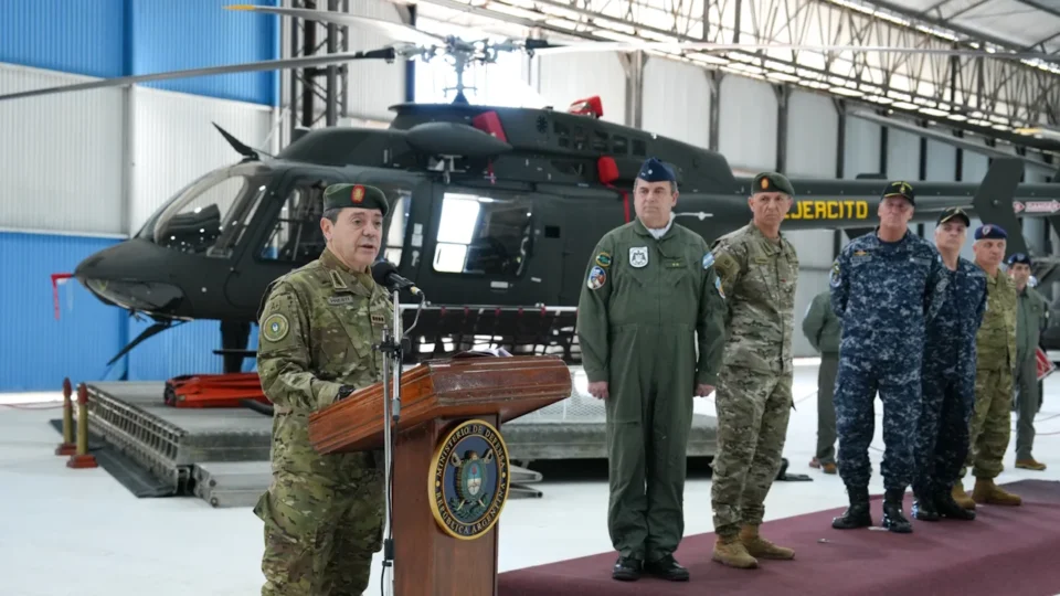 Exército Argentino conclui entrega de 6 helicópteros Bell 407GXi